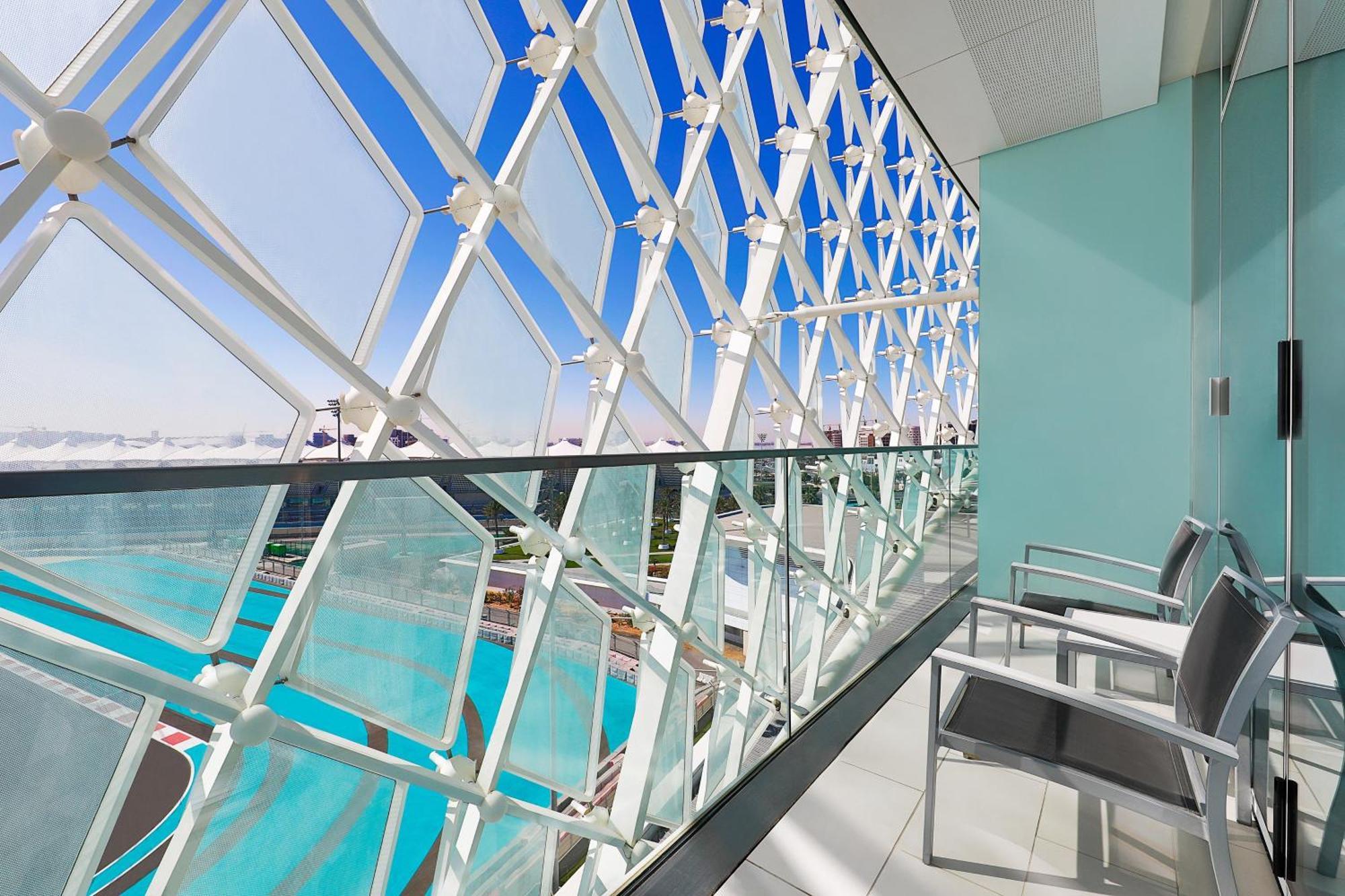 W - Yas Island Отель