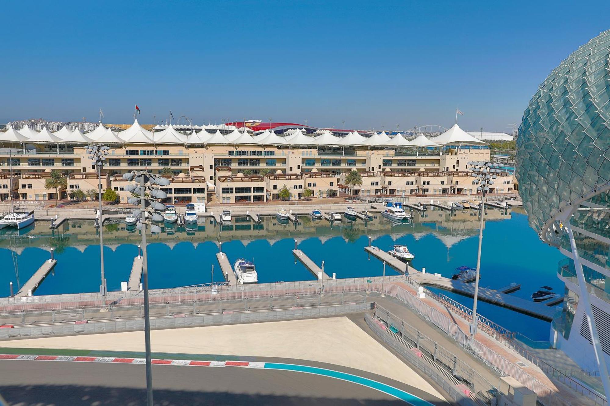 Отель W - Yas Island