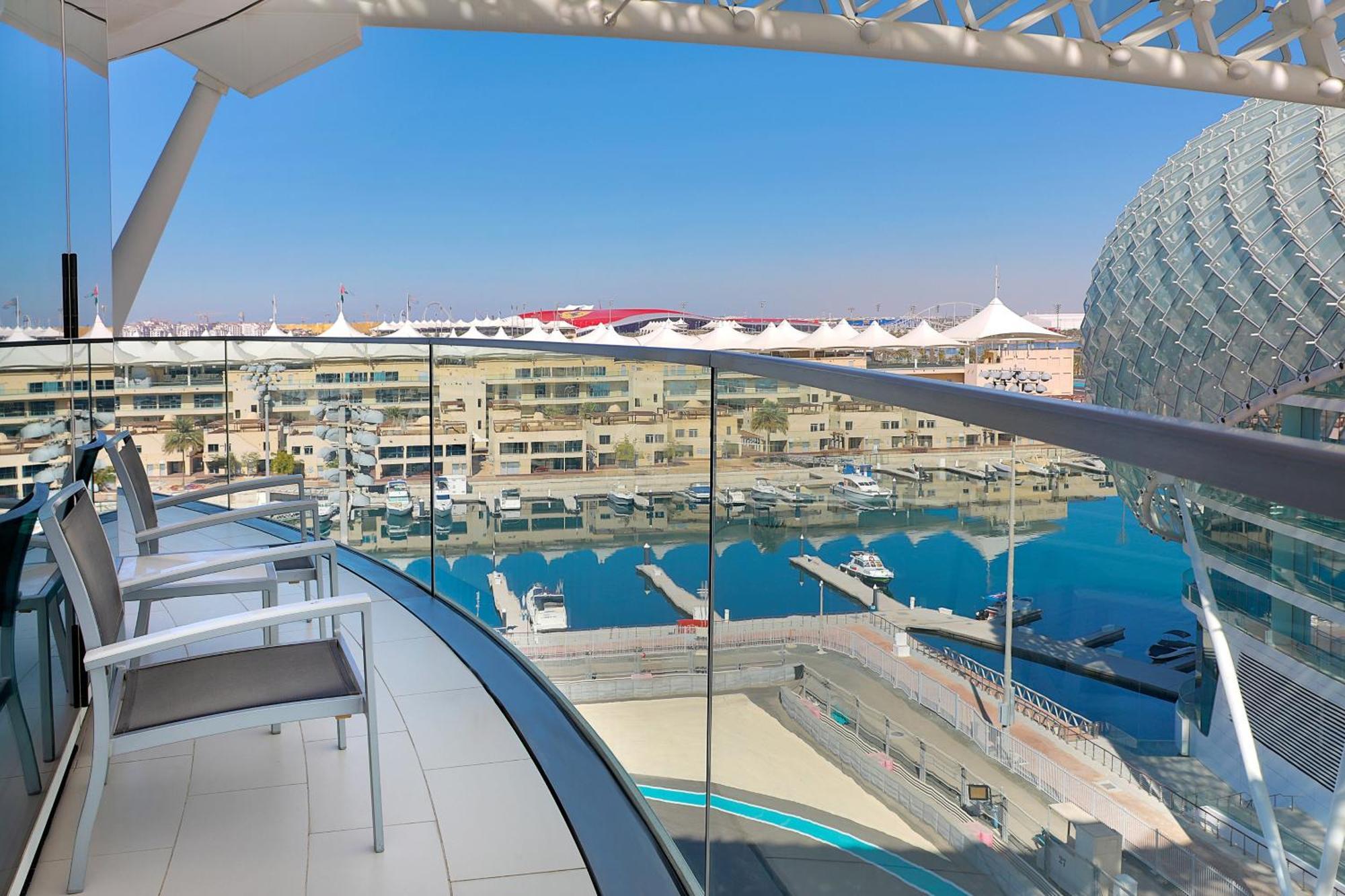 W - Yas Island Отель